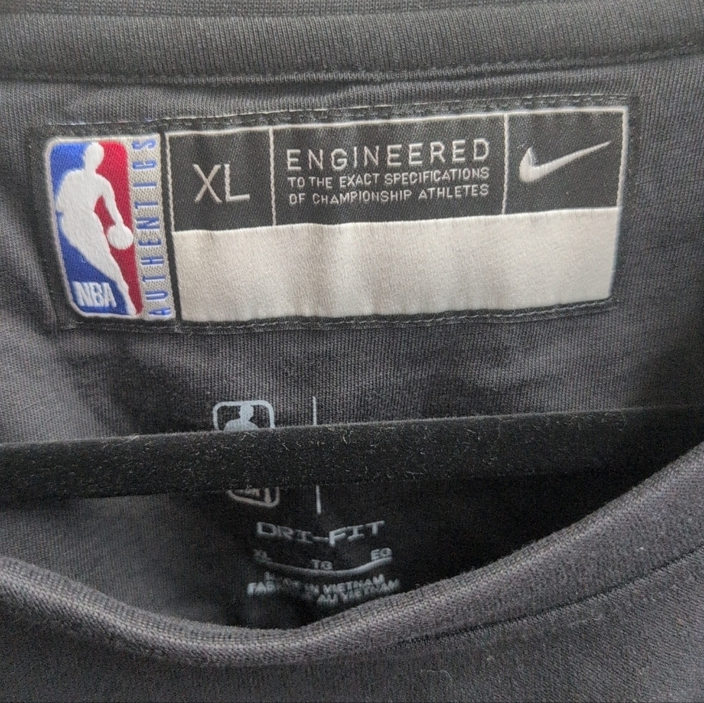 Nike Black Men's Milwaukee Buck Crewneck Sweater Sz XL - Picture 2 of 3